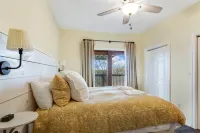 Stunning Long-Range Views and Game Room - Spacious Mountain Retreat