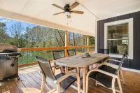 Scenic Mountain Views and Cozy Retreats - Charming Collection Escape