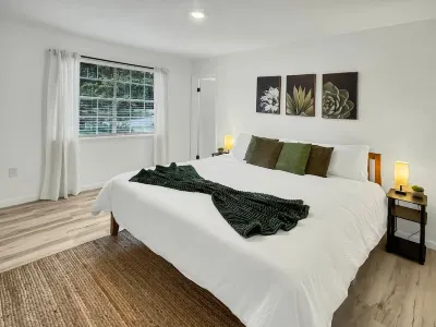 Tranquil Retreat Near Savannah Hotels near Publix Super Market At Blue Moon Crossing