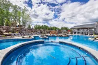 Stunning Lake Views and Private Hot Tub - Rustic Escape