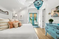 Stunning Canal Front with Private Pool and Rooftop Views - Luxurious Haven