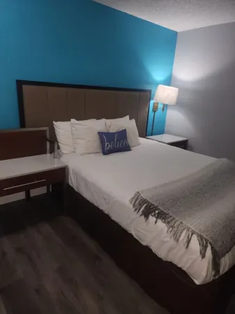 Elegant Retreat, Close to Bases, Full Kitchen