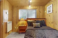 Cozy Oceanfront Cabin with Large Deck & Water Views - Close to Beach Hotels in Island County