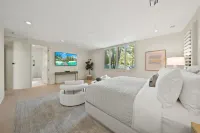 Spectacular Retreat - Modern Muse with Stunning Views