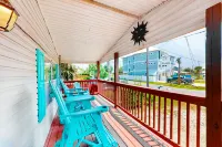 Cozy home in a quiet neighborhood steps from the beach and close to attractions Hotel a Laguna Beach