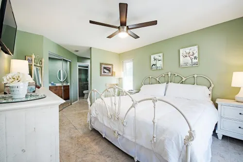 New, clean and spacious house in Central Naples, close to beach, Pet friendly! - 2 estrellas