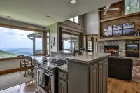 Southern Views and World-Class Amenities - Tranquil Mountain Haven