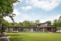 Negative Edge Pool and Stunning Dock - Exquisite Lakefront Retreat