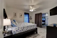 Spacious Home Close to Beach and Downtown - Charming Shark-Themed Retreat Hotels in Holly Hill