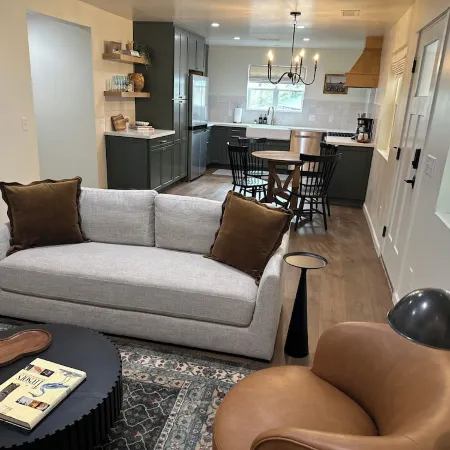 Serene Retreat Near Downtown