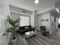 Chic Serene Haven with Parking - Washer, TV, WiFi, AC