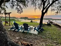 Lakeside Retreat - Private Dock, Kayaks, Lakefront, WiFi Hotels in Hernando