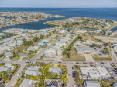 Heated Pool and Outdoor Bar - Charming Tropical Escape