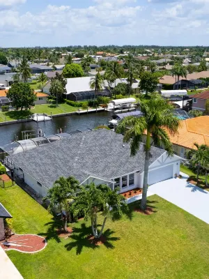 Canal-Front Location and Luxury Pool - Spacious Tranquil Haven Hotels in Cape Coral