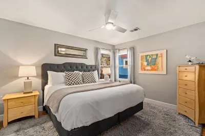 Historic Mountain Ave Bungalow – Walk Everywhere!