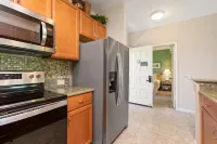 Luxurious Living with Gourmet Kitchen and Garden Views - Elegant Retreat