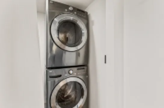 Proximity to Downtown and Buffalo Park - Stylish Loft Retreat