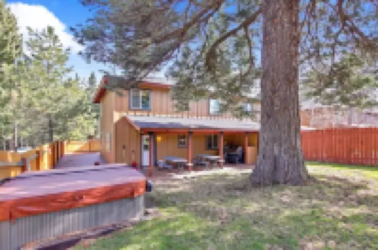 Charming Oasis with Golf Course Access and Bikes Included - Enchanting Retreat