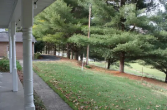 Expansive Grounds and Luxurious Hot Tub - Stunning Ranch Retreat