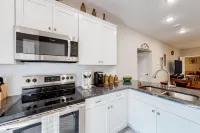 Stylish Branson home with pool, AC, & no stairs - 5 minutes to Branson strip