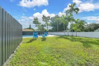 Spacious Retreat - Private Pool, Outdoor Living Area