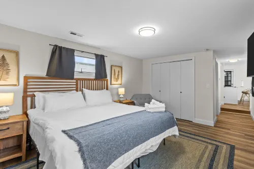 Cozy Living Area and Modern Kitchen Amenities - Charming Retreat