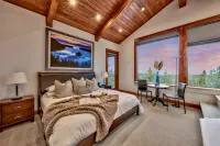 Breathtaking Lake Views and Stunning Pool - Luxurious Retreat