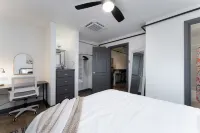 Prime Location Near Shoreline and Vibrant City Life - Chic Cozy