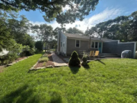 Cozy, renovated home in a charming duplex cottage