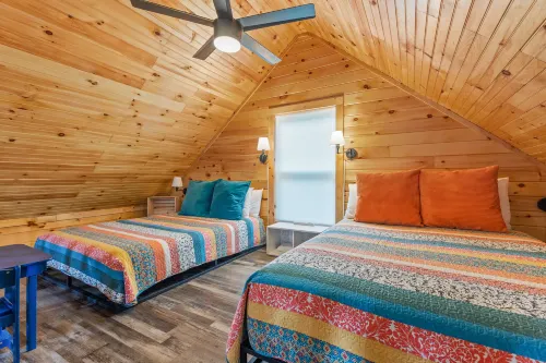 Hemlocks over Muir in Rogers KY - Hot Tub & WiFi Hotels in Wolfe County