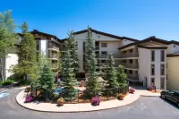 Spacious Living Areas and Hot Tubs - Charming Mountain Retreat