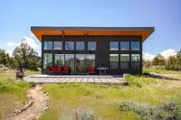 Spectacular Smith Rock Views on Property - Quiet and Modern w/ King Beds
