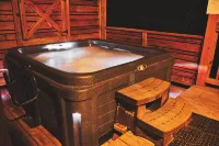 Klyfta Haus, 4Br, Lakeview, Fishing, Hot Tub, Firepit, Shuffleboard, EV Charger