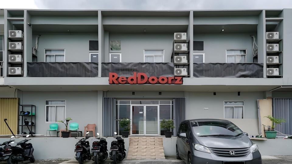 RedDoorz Near Exit Toll Sirkuit Sentul