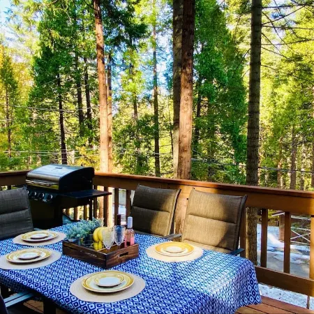 Lilac Cabin Family-Friendly with Highspeed Wi-Fi Close to Downtown Arnold