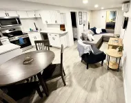 Cozy 2Br w/ Backyard Fun + Dog Friendly - Sleeps 6 Hotel a Vancouver