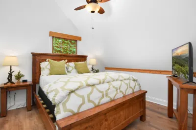 Charming Hideaway - Hot tub, Mountain View, Grill, WiFi فنادق في White County