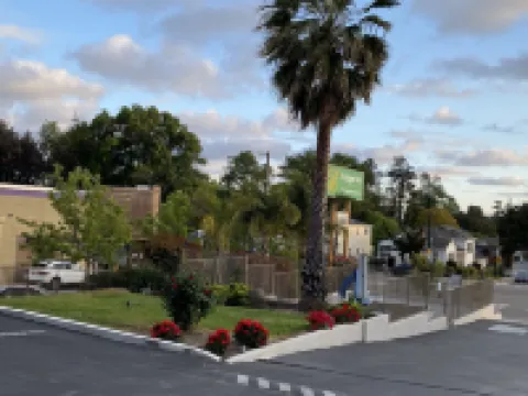 Budget Inn of Hayward Hotels in Hayward