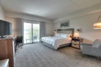 Holiday Inn & Suites Pigeon Forge Convention Center Hotels near DXL Big + Tall Outlet