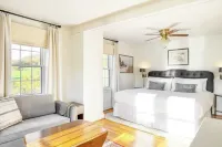 Whitney by Avantstay Private Berkshires Estate Hotel dekat McAllister Park and Wildlife Refuge