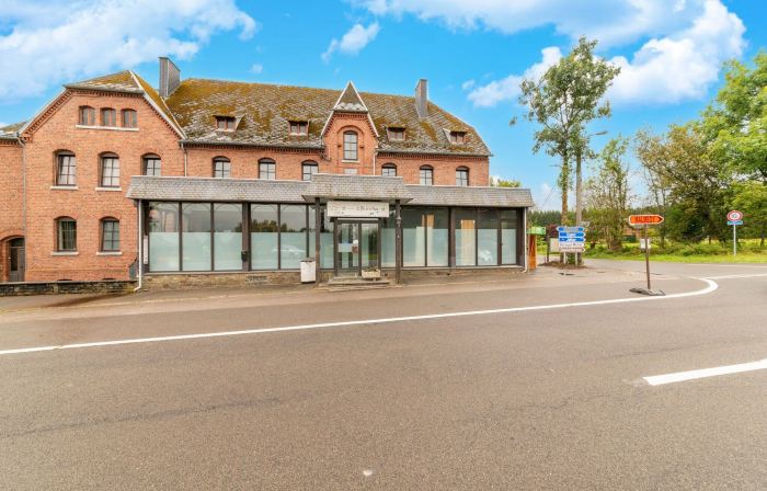 Former Hotel with Swimming Pool, Hot Tub, Sauna for Family Groups