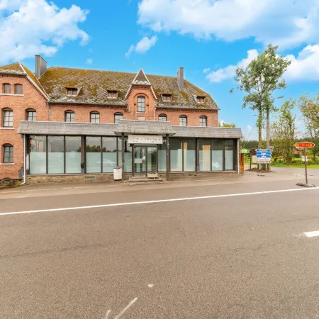 Former Hotel with Swimming Pool, Hot Tub, Sauna for Family Groups