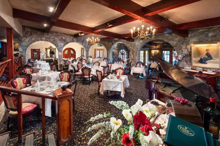 Fourways Inn Отели рядом с достопримечательностью «Собор Пресвятой Троицы»