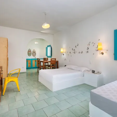 Nissia Beach Apartments & Suites Отели рядом с достопримечательностью «Черный пляж»