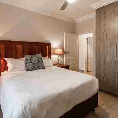 Camelot Guest House & Apartments Rooms