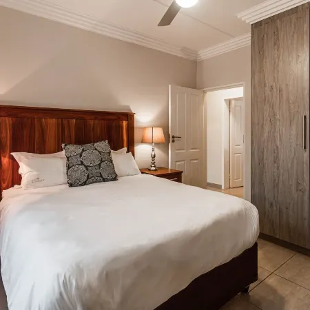 Camelot Guest House & Apartments