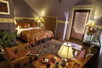 The Parador Farmhand 1 Downtown
