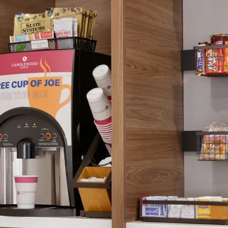 Candlewood Suites KANSAS CITY NORTHEAST by IHG Отели рядом с достопримечательностью «Worlds Of Fun Oceans of Fun»