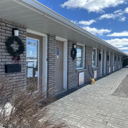 Earlton Motel