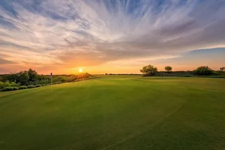 Motel 9 Отели рядом с достопримечательностью «Десайдрио Бизнес»